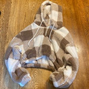 fluffy brown and white cropped sweater/ light hoodie SHEIN! size:medium